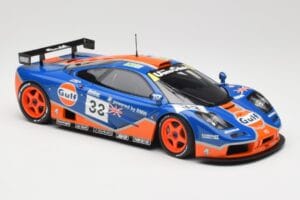 McLaren F1 GTR Gulf Racing #33 S. Bellm / A. Weaver / J. Lehto 24 Hours of Le Mans 1996 Minichamps 1:18 530133633 Metal - imagem 6 de 8
