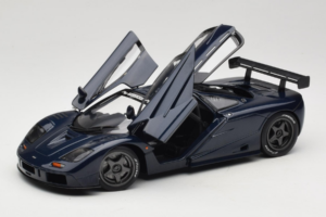McLaren F1 GTR Le Mans Edition Roxo UT Models 1:18 MCLAREN001 Metal - imagem 2 de 8