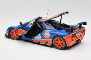 McLaren F1 GTR #34 Gulf Racing 1996 UT Models 1:18 39621 Metal - imagem 5 de 8