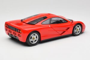 McLaren F1 Magma Vermelho Minichamps 1:18 530133422 Metal - imagem 3 de 8