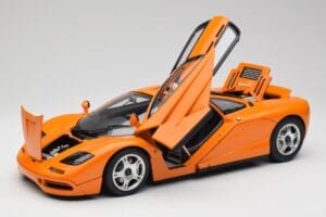 McLaren F1 Laranja Minichamps 1:12 530133131 Metal - imagem 2 de 9