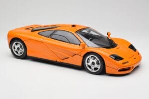McLaren F1 Laranja Minichamps 1:12 530133131 Metal - imagem 7 de 9