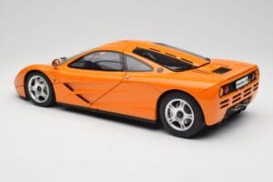 McLaren F1 Laranja Minichamps 1:12 530133131 Metal - imagem 8 de 9