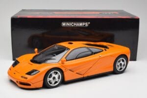McLaren F1 Laranja Minichamps 1:12 530133131 Metal - imagem 9 de 9