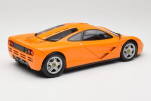 McLaren F1 Laranja Minichamps 1:18 530133421 Metal - imagem 3 de 8