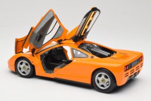 McLaren F1 Laranja Minichamps 1:18 530133421 Metal - imagem 5 de 8