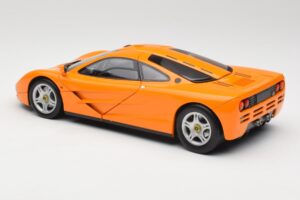 McLaren F1 Laranja Minichamps 1:18 530133421 Metal - imagem 7 de 8
