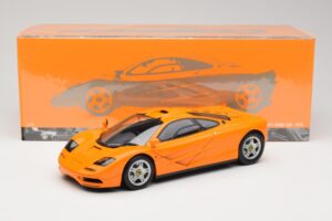 McLaren F1 Laranja Minichamps 1:18 530133421 Metal - imagem 8 de 8