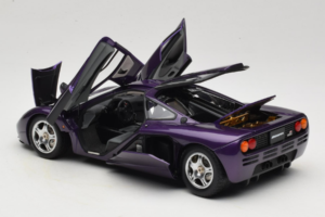 McLaren F1 Roxo LCD 1:18 LCD18014-PU Metal - imagem 5 de 8