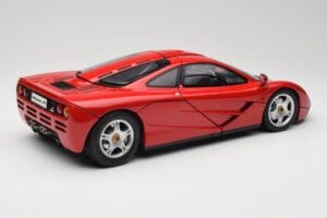 McLaren F1 Vermelho Minichamps 1:12 530133125 Metal - imagem 3 de 9