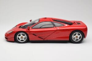 McLaren F1 Vermelho Minichamps 1:12 530133125 Metal - imagem 5 de 9