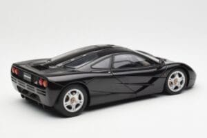McLaren F1 Road Car Preto AUTOart 1:18 76002 Metal - imagem 3 de 8