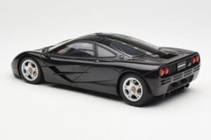 McLaren F1 Road Car Preto AUTOart 1:18 76002 Metal - imagem 7 de 8