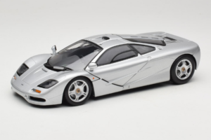McLaren F1 Prateado UT Models 1:18 530133180 Metal