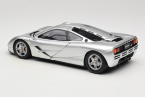 McLaren F1 Prata LCD 1:18 LCD18014-SI Metal - imagem 7 de 8