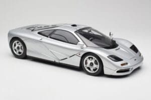 McLaren F1 Prata Minichamps 1:12 530133129 Metal - imagem 6 de 8