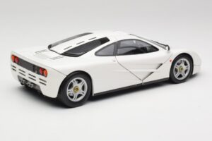McLaren F1 Branco Minichamps 1:18 530133424 Metal - imagem 3 de 8