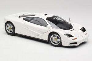 McLaren F1 Branco Minichamps 1:18 530133424 Metal - imagem 6 de 8