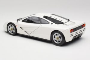McLaren F1 Branco Minichamps 1:18 530133424 Metal - imagem 7 de 8