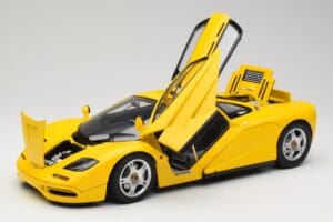 McLaren F1 Amarelo Minichamps 1:12 530133121 Metal - imagem 2 de 9