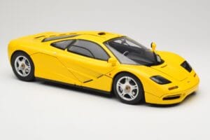 McLaren F1 Amarelo Minichamps 1:12 530133121 Metal - imagem 7 de 9