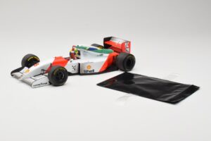 McLaren MP4/8 Ford #8 A. Senna Winner Australian GP 1993 Minichamps 1:18 540933838 Metal - imagem 3 de 7