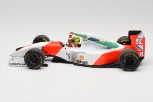 McLaren MP4/8 Ford #8 A. Senna Winner Australian GP 1993 Minichamps 1:18 540933838 Metal - imagem 4 de 7
