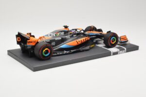 McLaren MCL60 #81 O. Piastri F1 2023 Minichamps 1:18 537231881 Metal - imagem 3 de 6