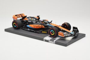 McLaren MCL60 #81 O. Piastri F1 2023 Minichamps 1:18 537231881 Metal - imagem 4 de 6