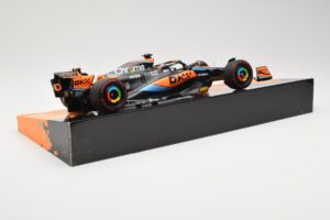 McLaren MCL60 #81 O. Piastri Australian GP 2023 Minichamps 1:18 533231881 Metal - imagem 3 de 5