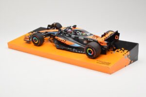 McLaren MCL60 #81 O. Piastri Australian GP 2023 Minichamps 1:18 533231881 Metal - imagem 4 de 5