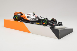 McLaren MCL60 #4 L. Norris McLaren F1 Team Monaco Grand Prix 2023 Minichamps 1:18 533232504 Resina - imagem 4 de 7