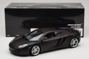 McLaren MP4-12C Matt Black Minichamps 1:18 110133021 Metal - imagem 8 de 8