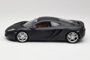 McLaren MP4-12C Matt Satellite Cinzento Minichamps 1:18 110133024 Metal - imagem 4 de 8