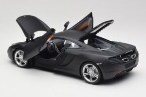McLaren MP4-12C Matt Satellite Cinzento Minichamps 1:18 110133024 Metal - imagem 5 de 8