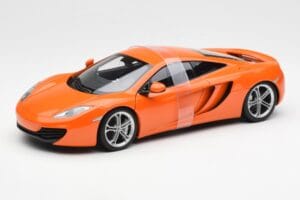 McLaren MP4-12C Laranja AUTOart 1:18 76006 Metal