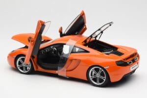 McLaren MP4-12C Laranja AUTOart 1:18 76006 Metal - imagem 5 de 8