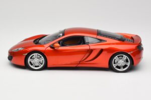 McLaren MP4-12C Orange Metallic Minichamps 1:18 110133020 Metal - imagem 4 de 8