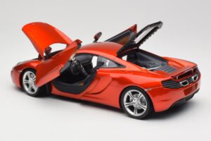 McLaren MP4-12C Orange Metallic Minichamps 1:18 110133020 Metal - imagem 5 de 8