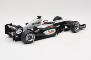 McLaren MP4-19 Mercedes J.P. Montoya Test Car 2005 Minichamps 1:18 533051880 Metal - imagem 2 de 7