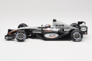 McLaren MP4-19 Mercedes J.P. Montoya Test Car 2005 Minichamps 1:18 533051880 Metal - imagem 3 de 7