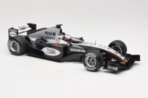 McLaren MP4-19 Mercedes J.P. Montoya Test Car 2005 Minichamps 1:18 533051880 Metal - imagem 4 de 7