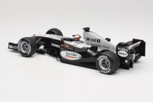 McLaren MP4-19 Mercedes J.P. Montoya Test Car 2005 Minichamps 1:18 533051880 Metal - imagem 5 de 7
