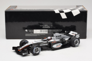 McLaren MP4-19 Mercedes J.P. Montoya Test Car 2005 Minichamps 1:18 533051880 Metal - imagem 6 de 7
