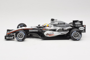McLaren MP4-20 Mercedes #10 J.P. Montoya F1 2005 Minichamps 1:18 B66962338 Metal - imagem 3 de 6