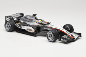 McLaren MP4-20 Mercedes #10 J.P. Montoya F1 2005 Minichamps 1:18 B66962338 Metal - imagem 4 de 6