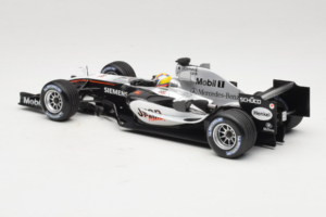 McLaren MP4-20 Mercedes #10 J.P. Montoya F1 2005 Minichamps 1:18 B66962338 Metal - imagem 5 de 6