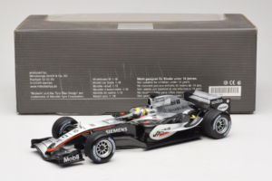 McLaren MP4-20 Mercedes #10 J.P. Montoya F1 2005 Minichamps 1:18 B66962338 Metal - imagem 6 de 6