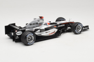 McLaren MP4-20 Mercedes #9 K. Raikkonen F1 2005 Minichamps 1:18 B66962337 Metal - imagem 2 de 6