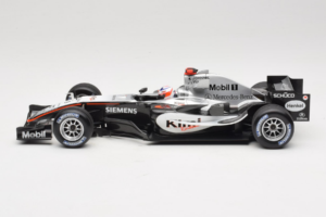 McLaren MP4-20 Mercedes #9 K. Raikkonen F1 2005 Minichamps 1:18 B66962337 Metal - imagem 3 de 6